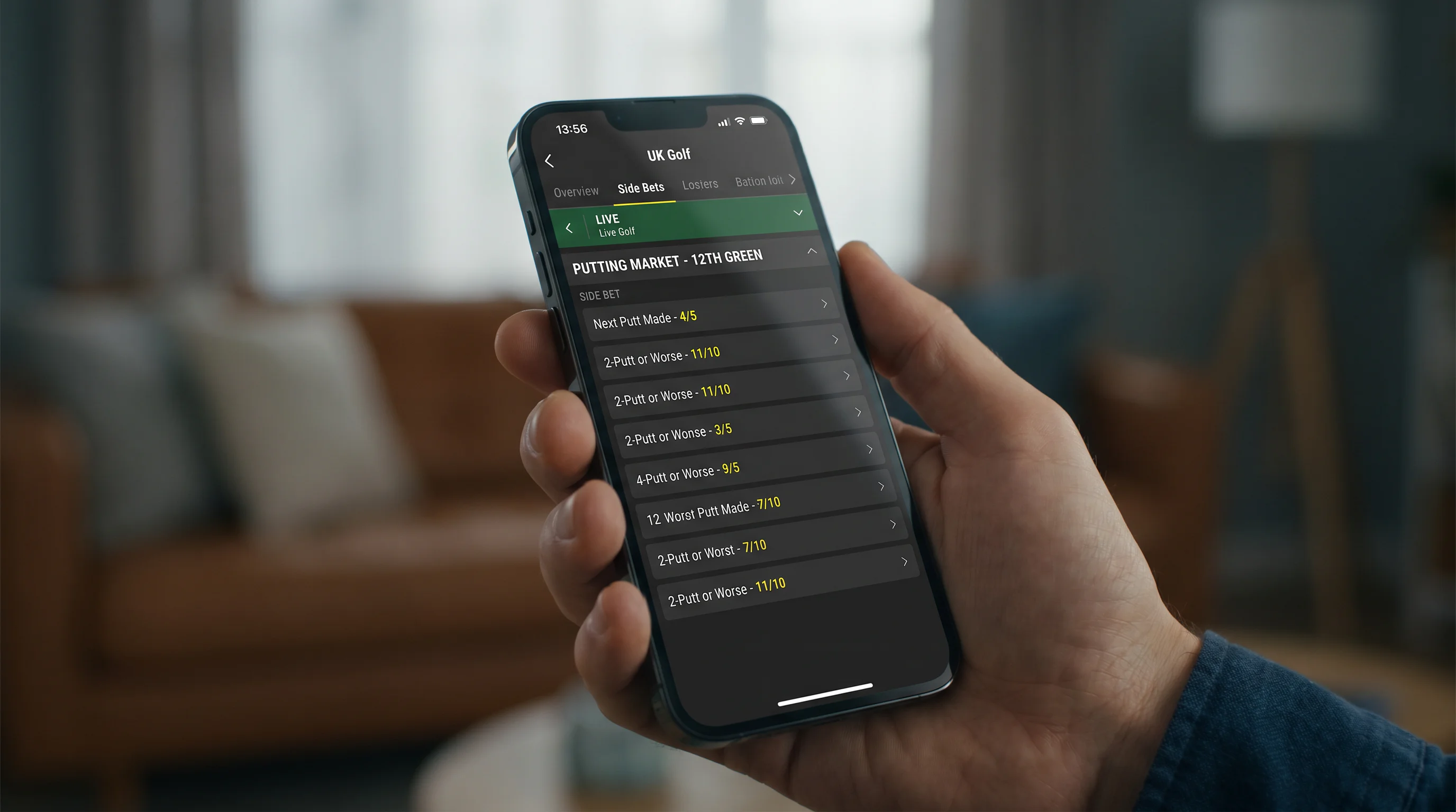 Live putting side bet market displayed on a UK mobile screen during a final round